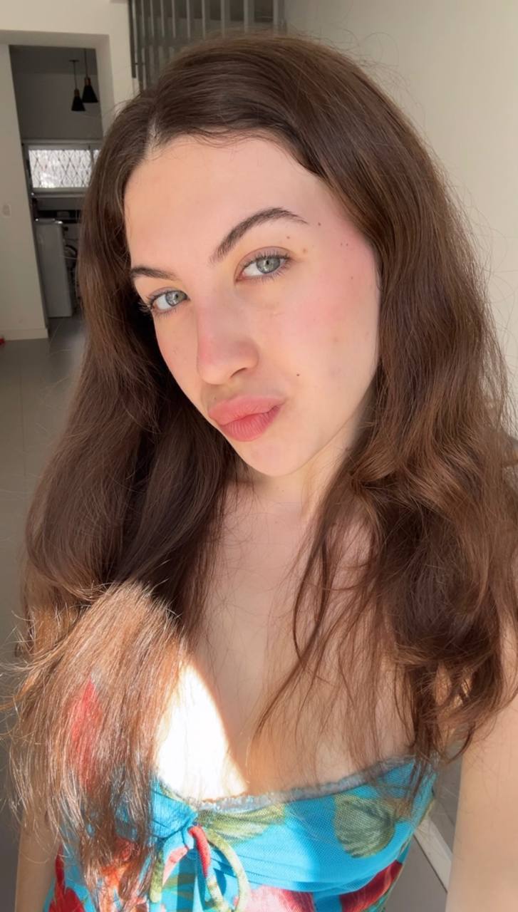 Nude girl Amber in Ezhou