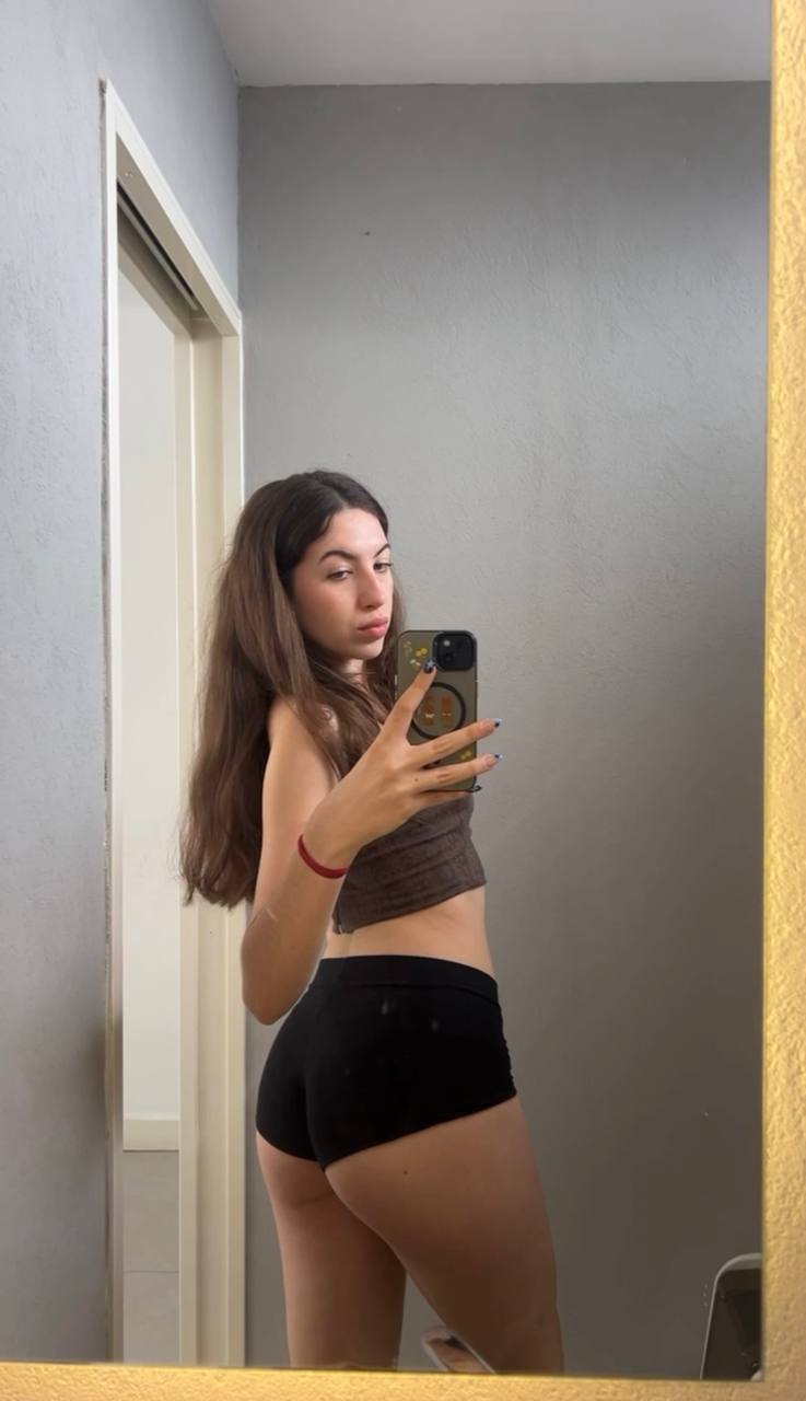 Amber in her underwear in Ezhou