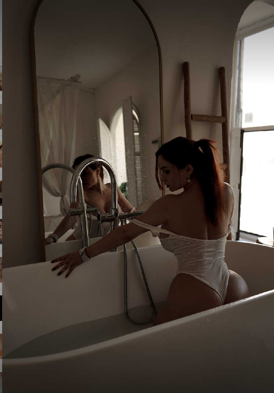 A playful frame from Miranda Faith nude — online in Ezhou