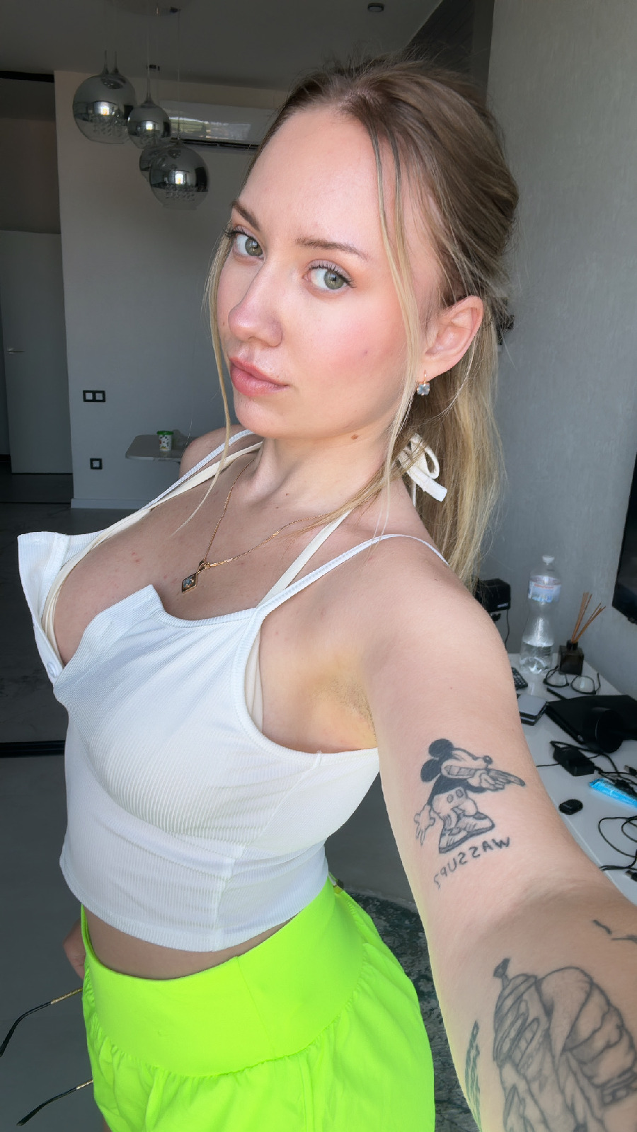 KateV in her underwear in Ezhou