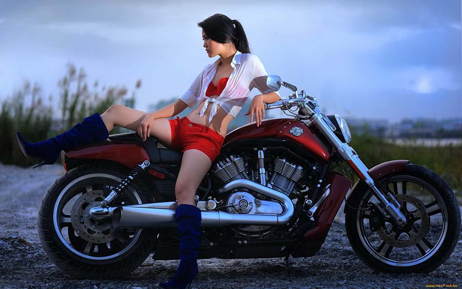 Beautiful girls and motorcycles in Ezhou