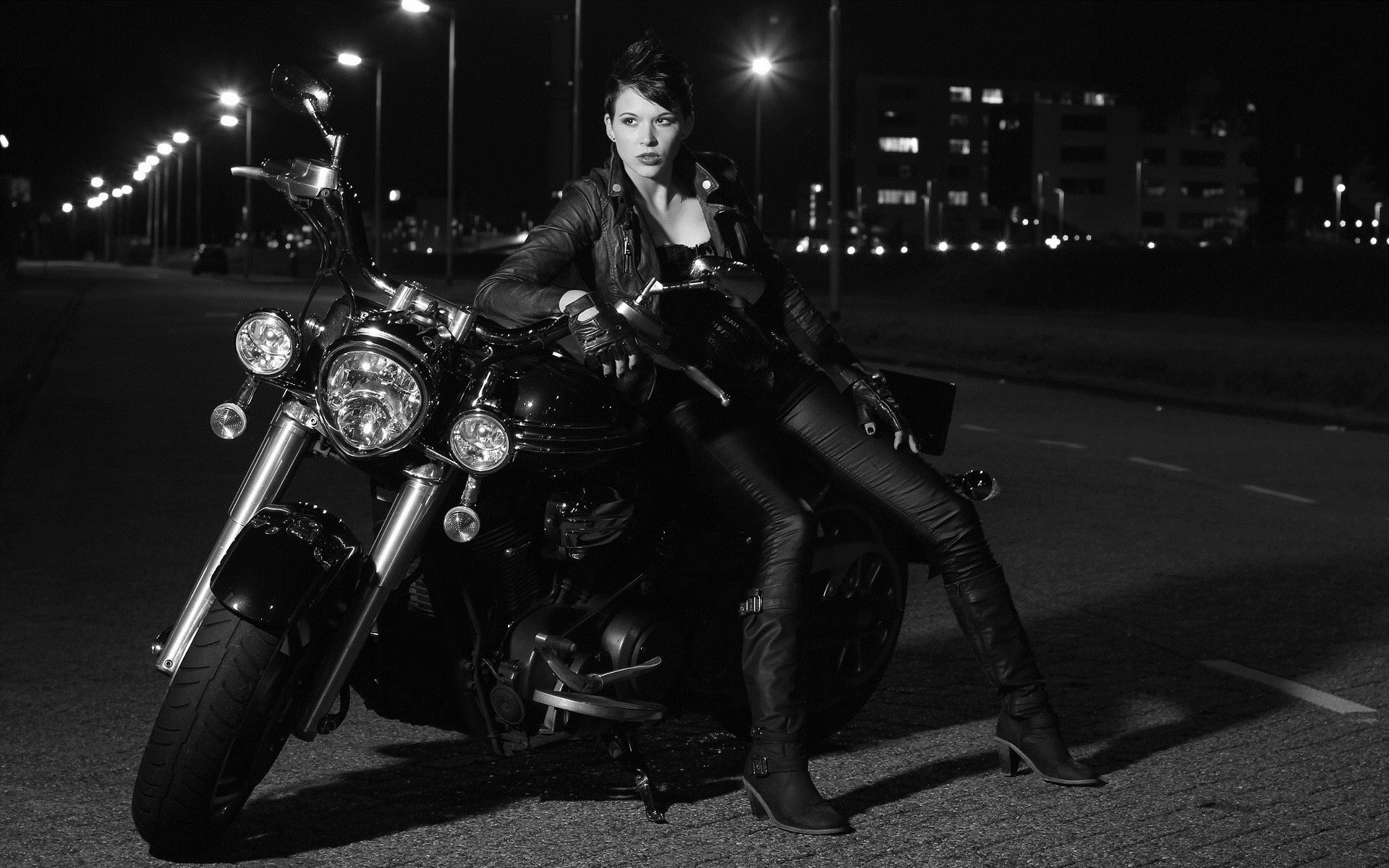 Photo Beautiful girls and motorcycles in Ezhou