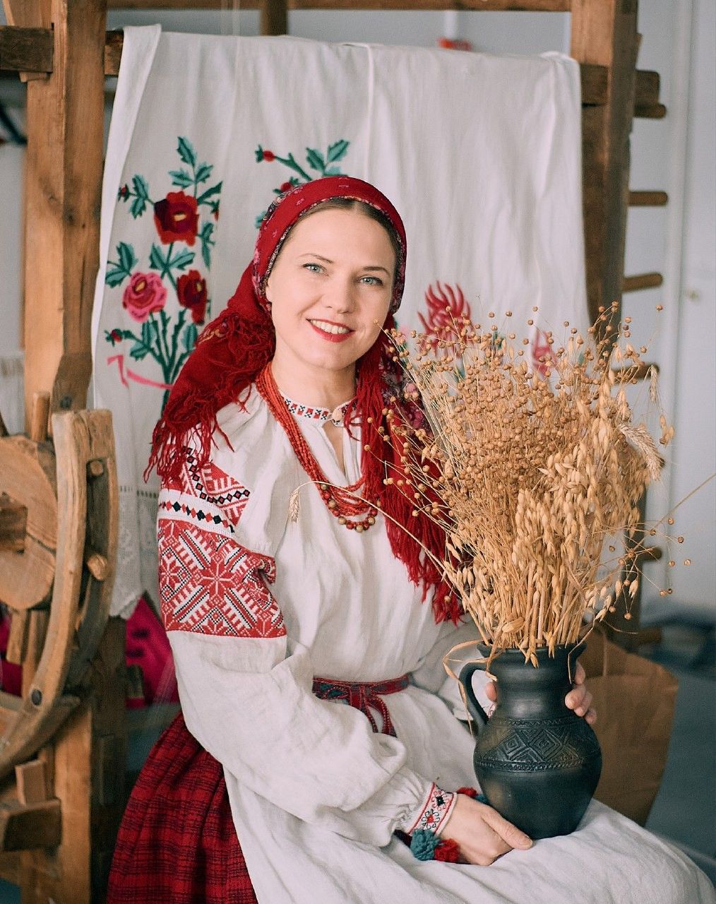 Women in Slavic costumes in Ezhou