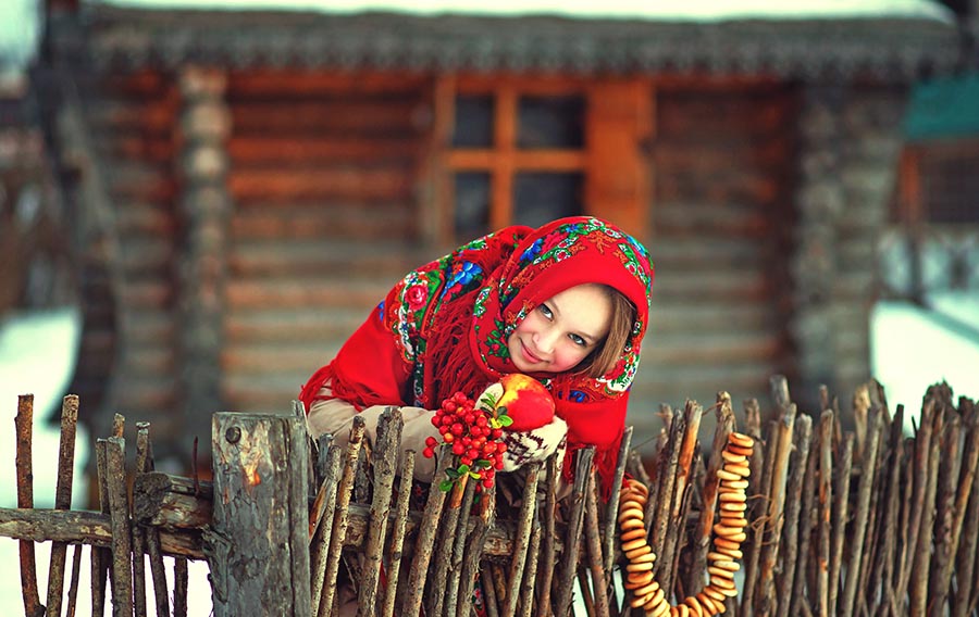 Sexy girl Women in Slavic costumes in Ezhou