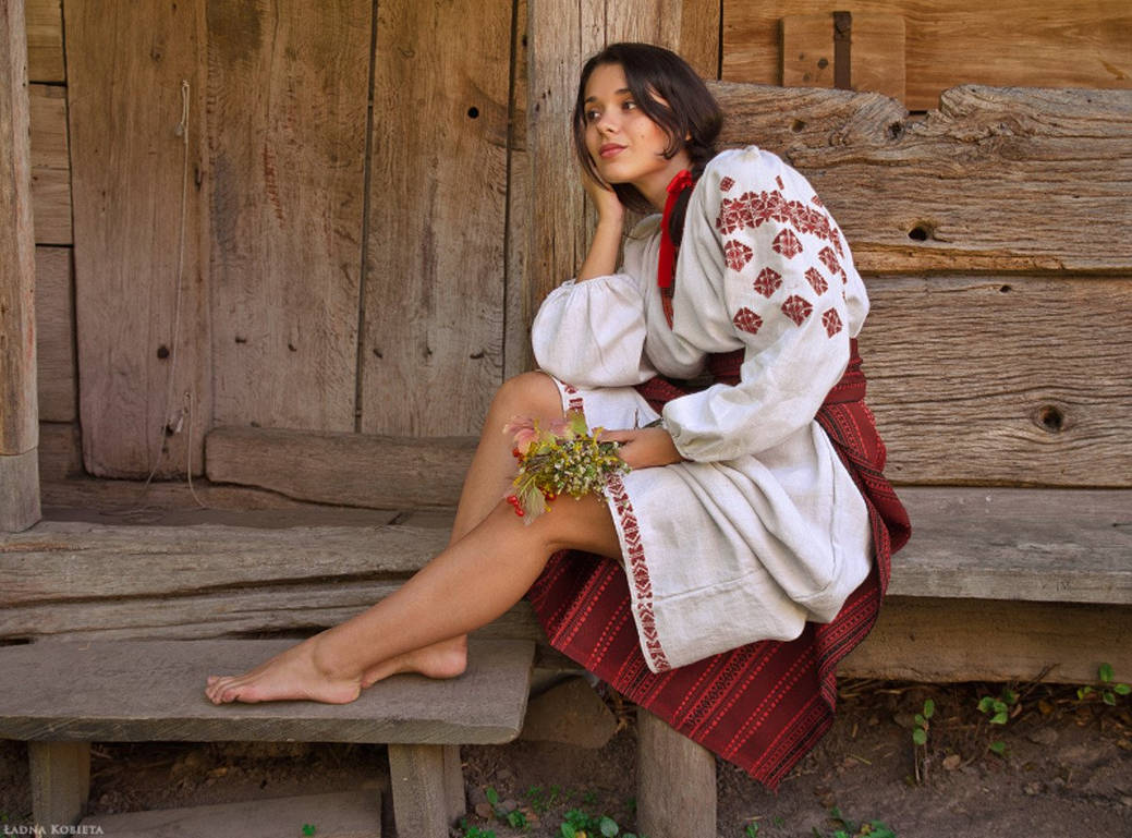 Women in Slavic costumes in Ezhou