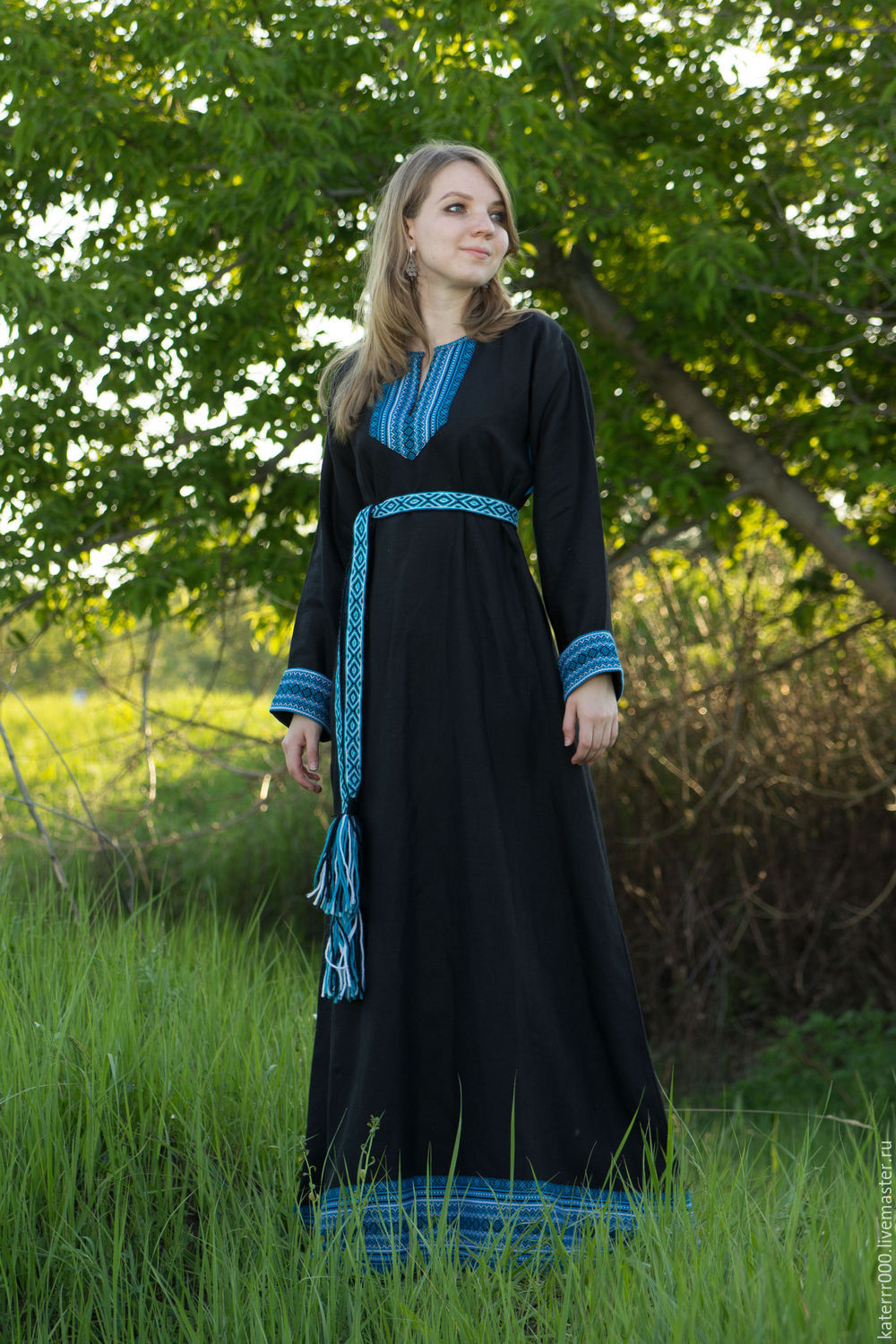 Women in Slavic costumes in Ezhou