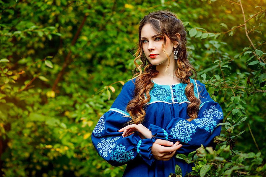 Sexy photo Women in Slavic costumes in Ezhou