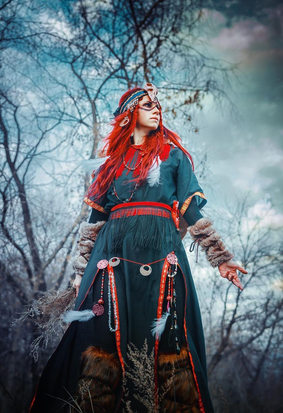 Girls in Slavic costumes underwear in Ezhou