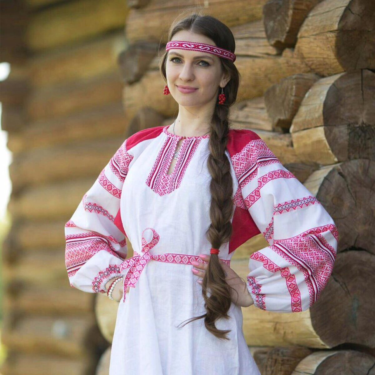Girls in Slavic costumes in Ezhou
