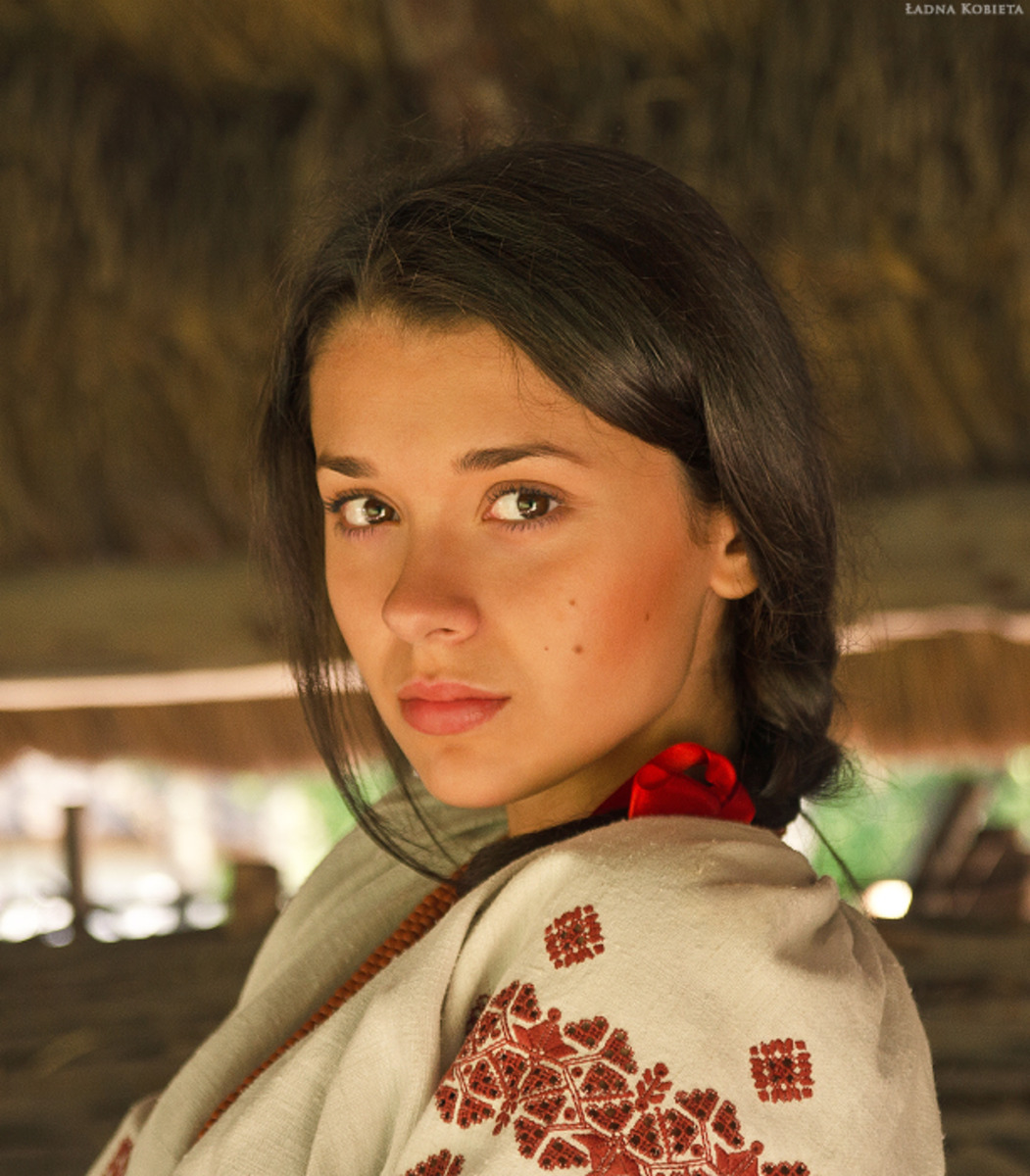 Girls in Slavic costumes in Ezhou