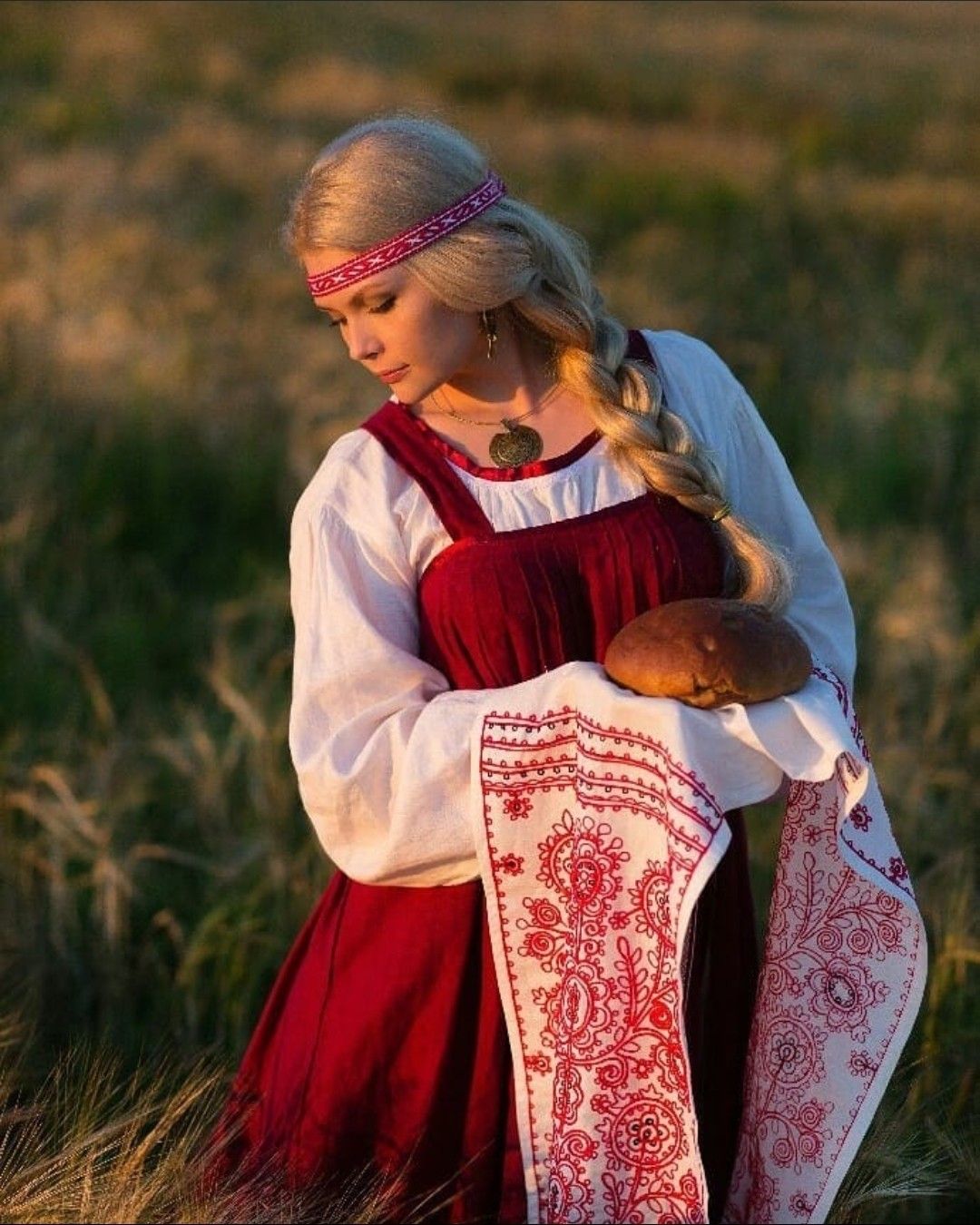 Girls in Slavic costumes in Ezhou
