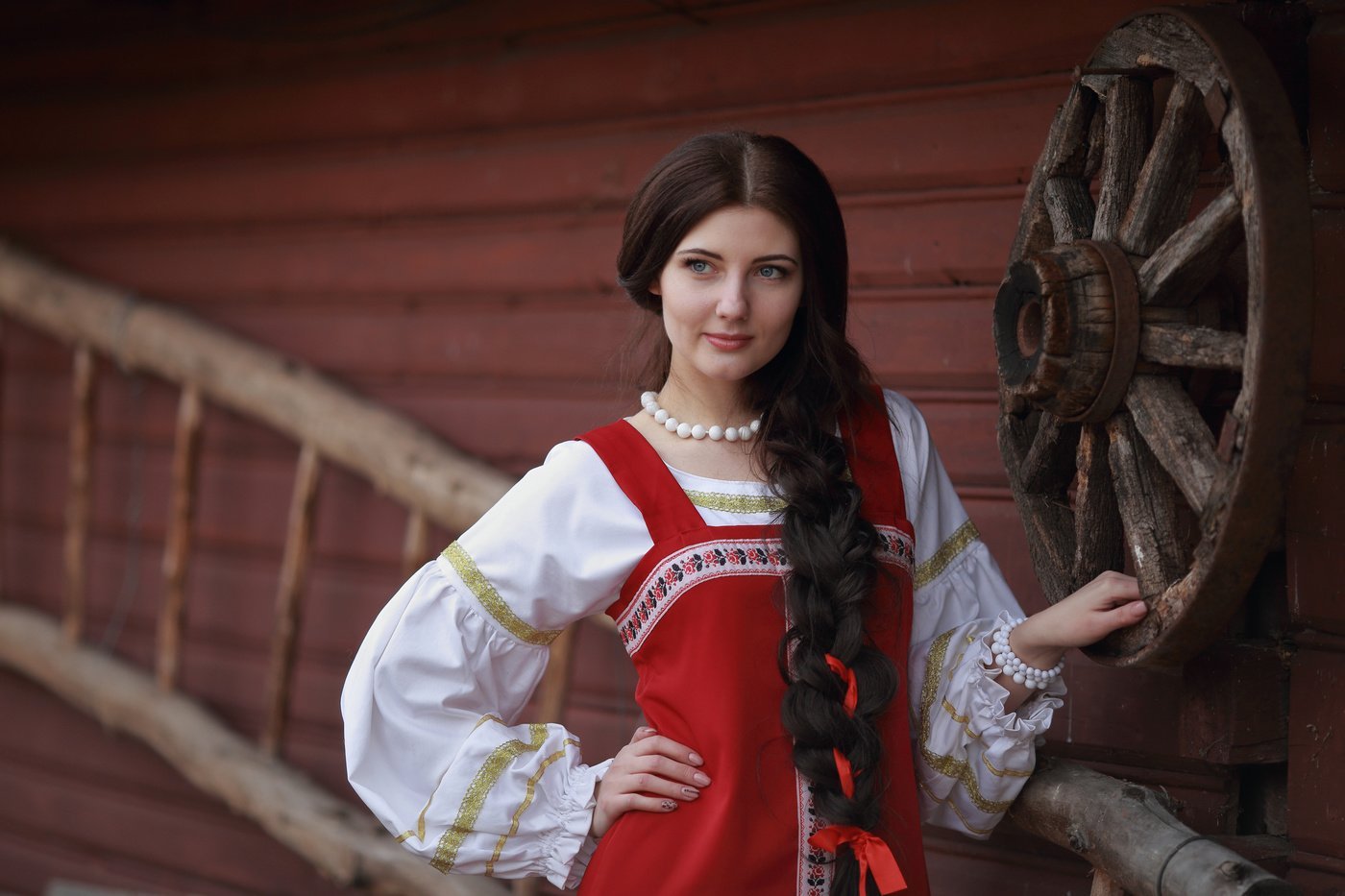 Girls in Slavic costumes in Ezhou