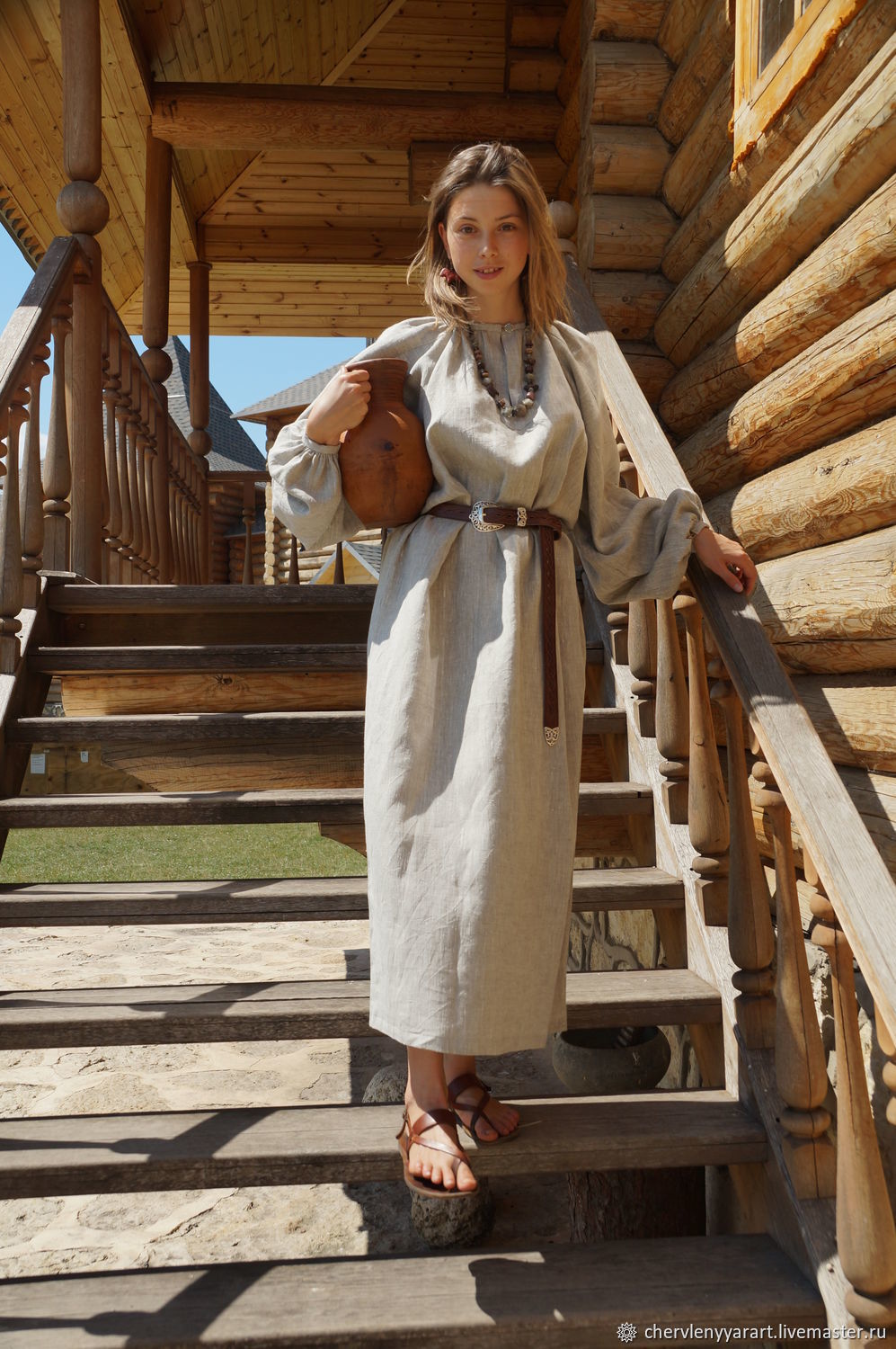 Girls in Slavic costumes in Ezhou