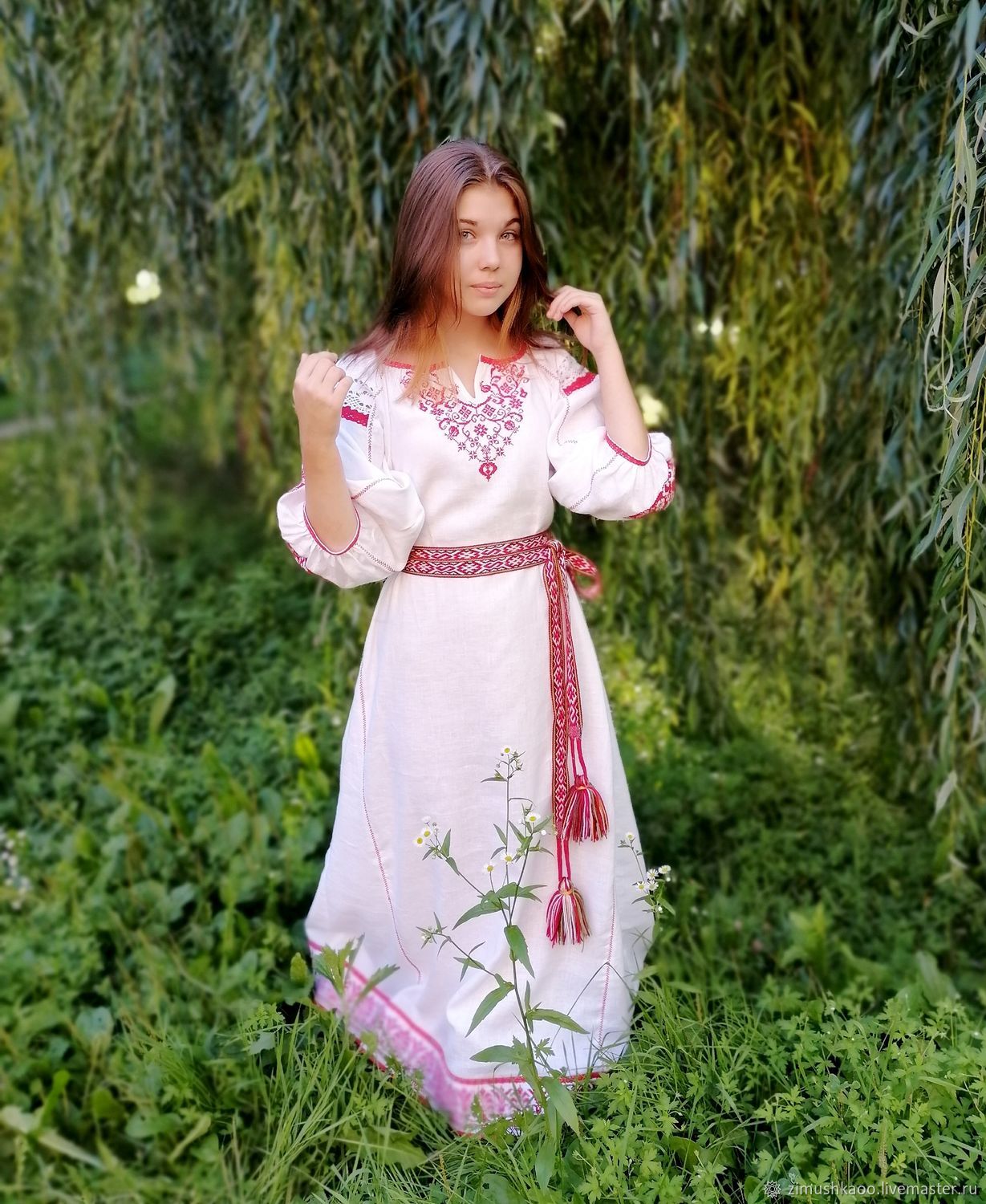 Girl Girls in Slavic costumes in Ezhou