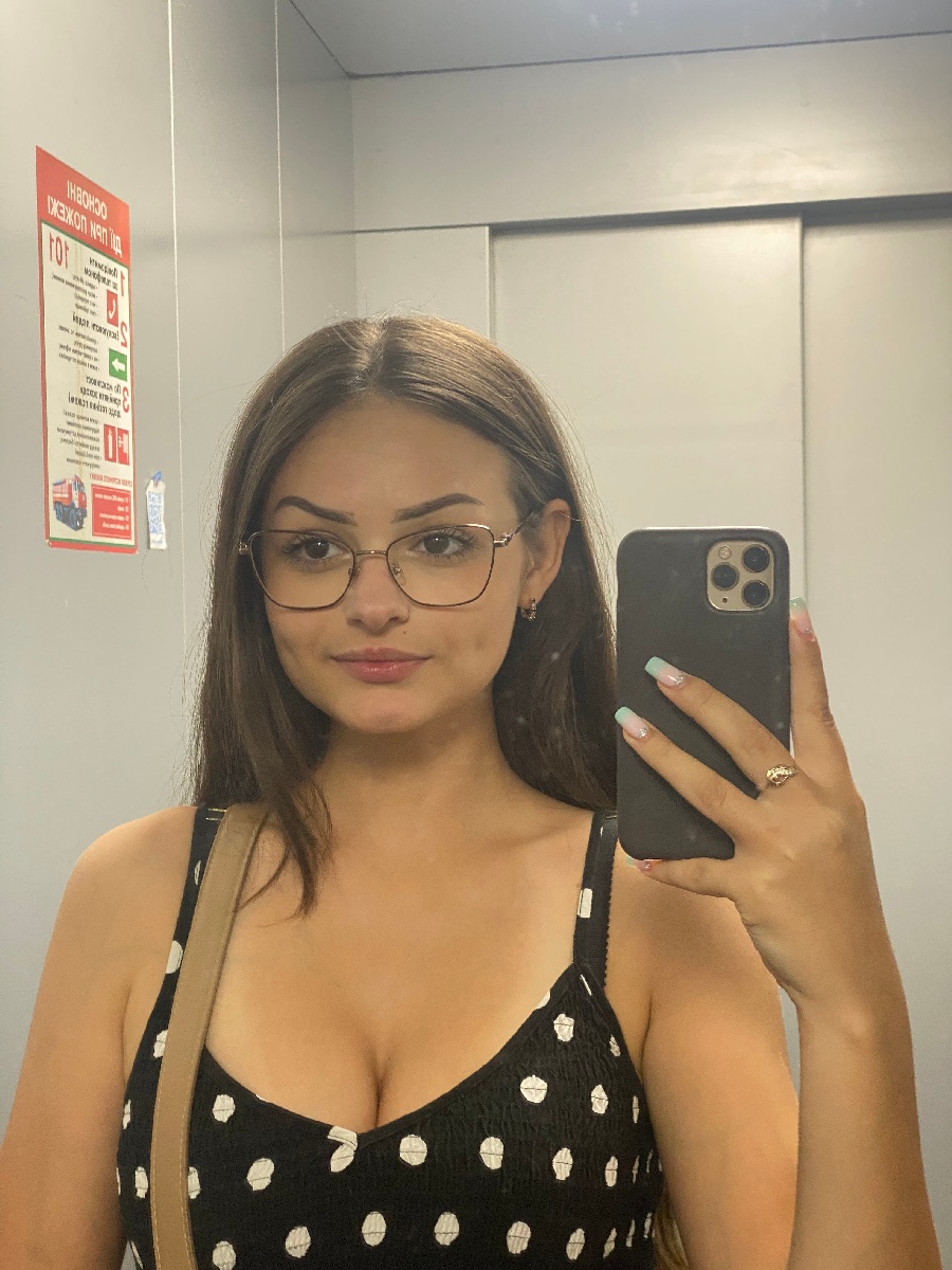 Sexy model Stacy in Ezhou