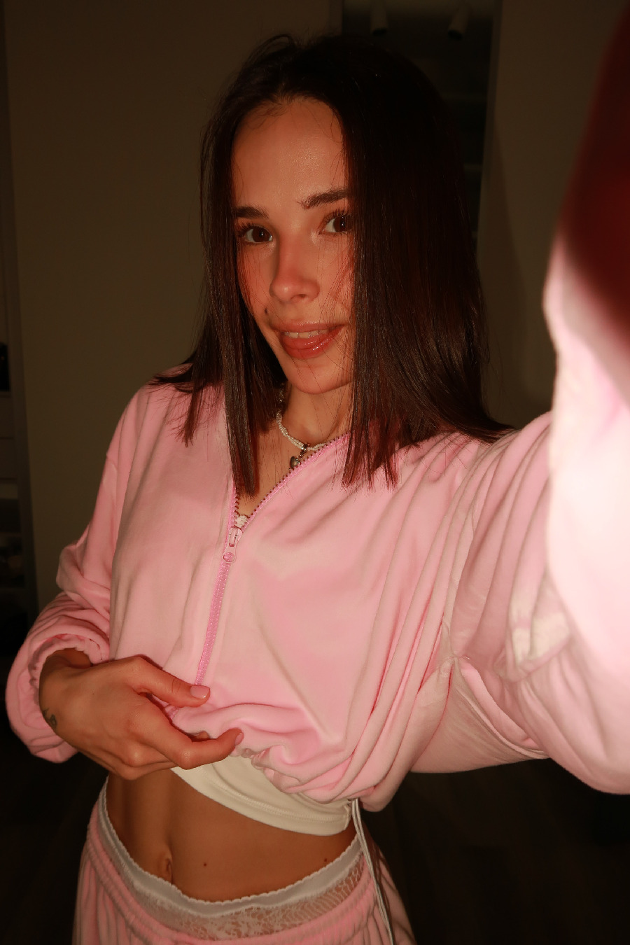 Tina brings the glow — live moments in Ezhou