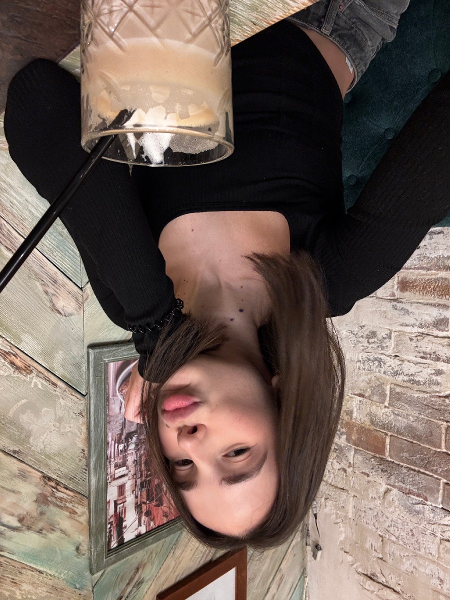 Fresh photos, fresh mood — Tina online in Ezhou